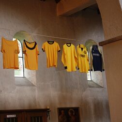 Kaum eine andere Kirche in Deutschland ist mit dem Fußball mehr verbunden als die Dreifaltigkeitskirche in der Dortmunder Nordstadt. Hier wird Fußball gelebt.
